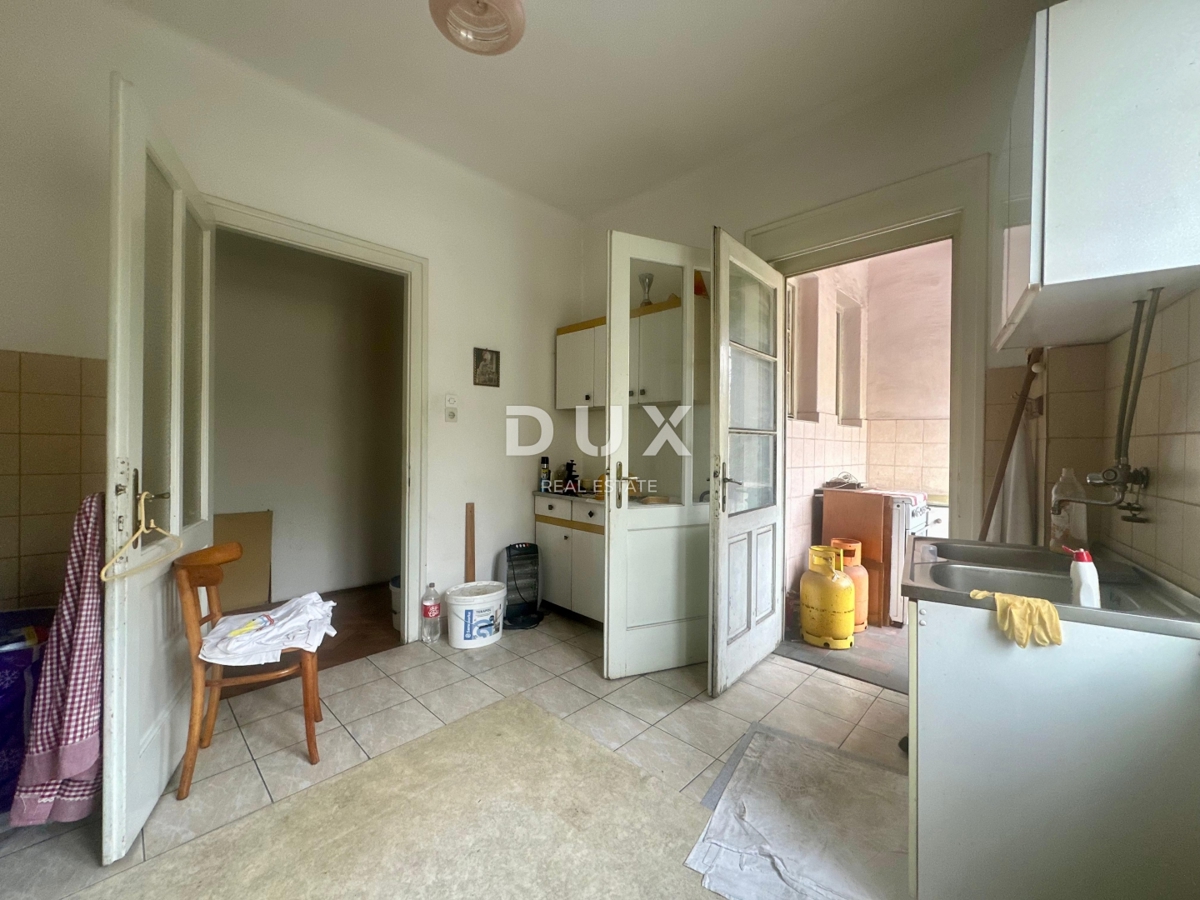 RIJEKA, CENTRO/PEĆINE – Spazioso appartamento con vista mare e sconto esclusivo per un progetto di ristrutturazione!