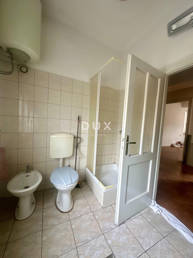 RIJEKA, CENTRO/PEĆINE – Spazioso appartamento con vista mare e sconto esclusivo per un progetto di ristrutturazione!