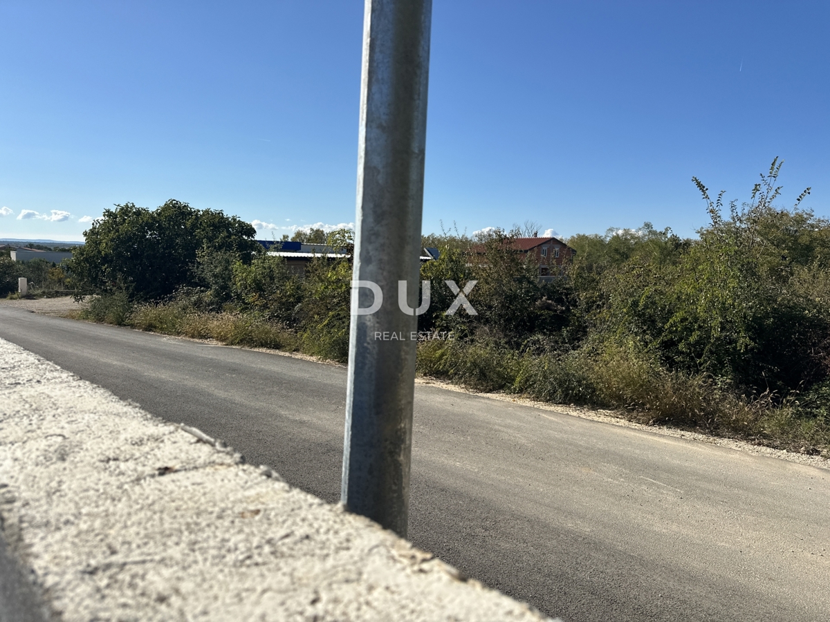 ZADAR, VRSI - Terreno edificabile in un tranquillo villaggio!