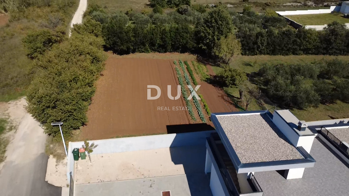 ZADAR, VRSI - Terreno edificabile in un tranquillo villaggio!