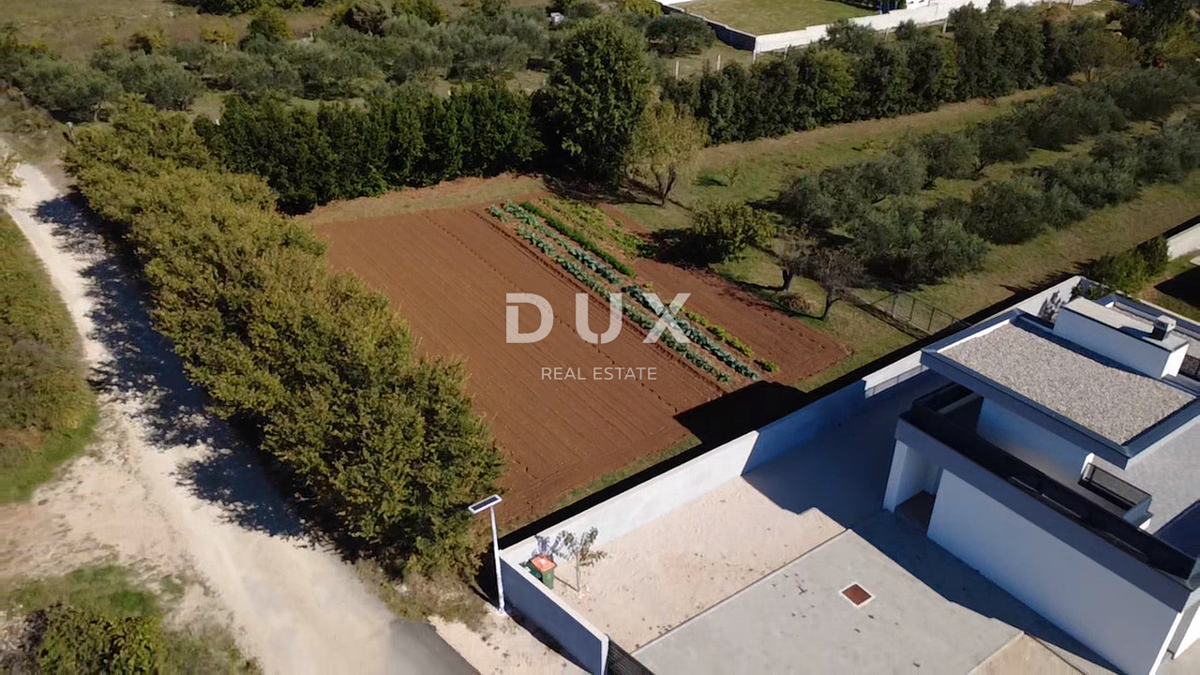 ZADAR, VRSI - Terreno edificabile in un tranquillo villaggio!