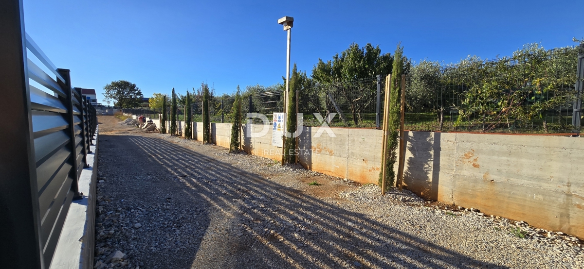 ISTRIA, PARENZO - Nuova costruzione, casa di design a un piano con piscina privata