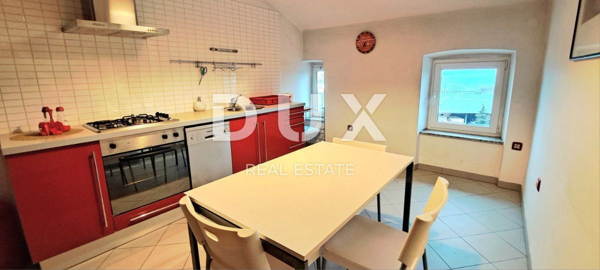 RIJEKA, CENTRO - splendido appartamento con 2 camere da letto e vista mare