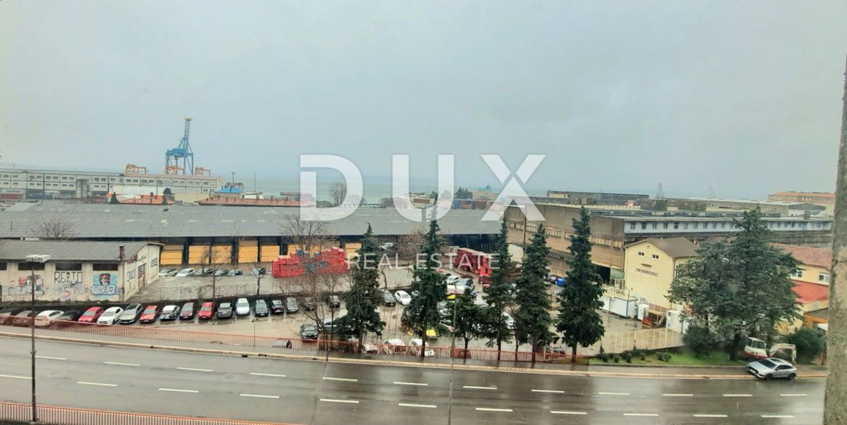 RIJEKA, CENTRO - splendido appartamento con 2 camere da letto e vista mare