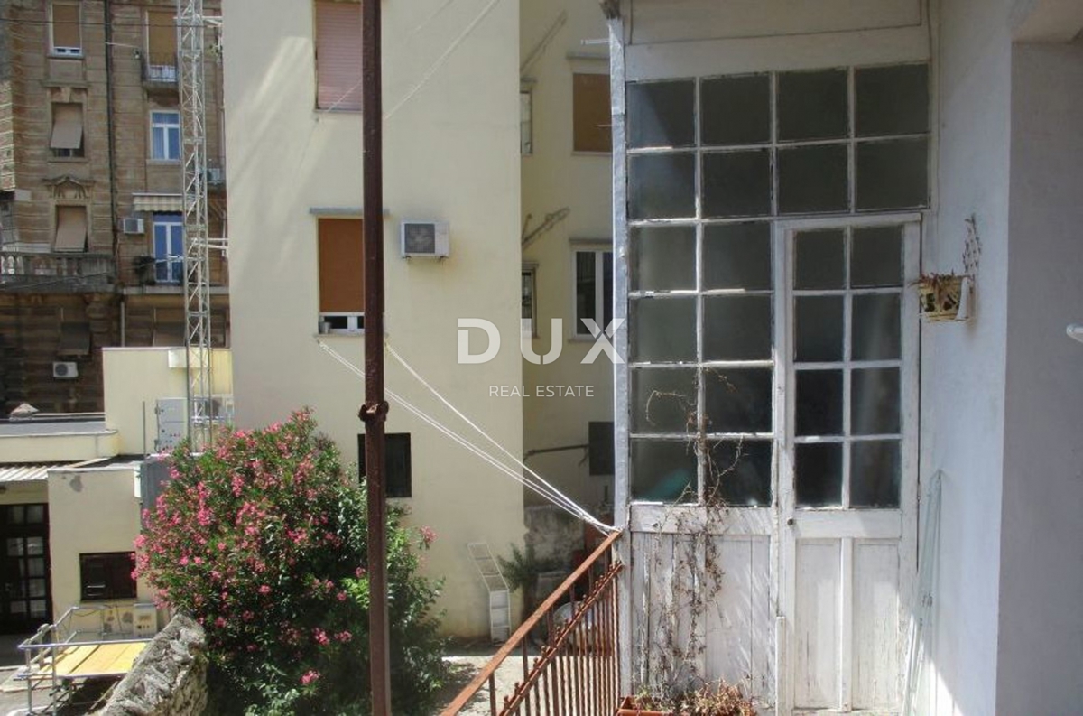 RIJEKA, BELVEDER - appartamento con tre camere da letto