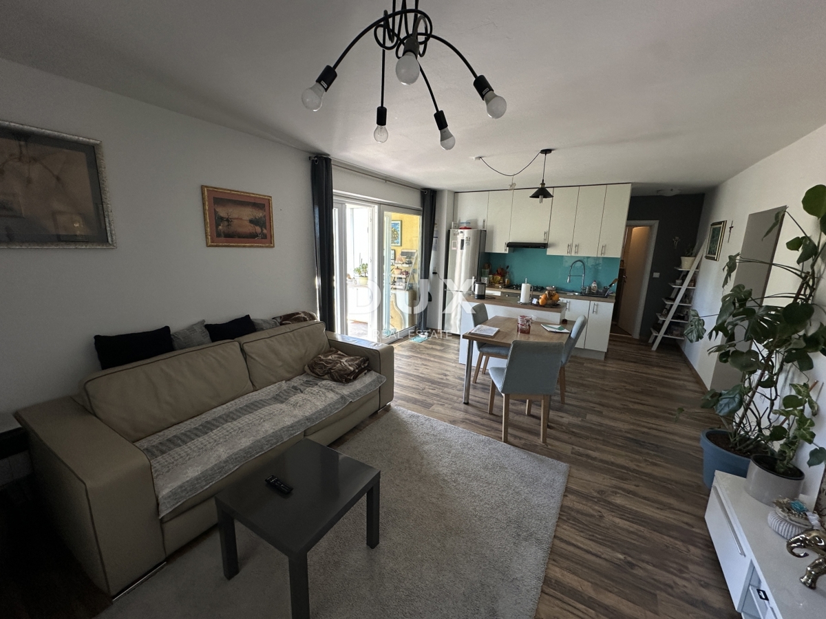 ZADAR, DIKLO - Grazioso appartamento con giardino e vista mare!