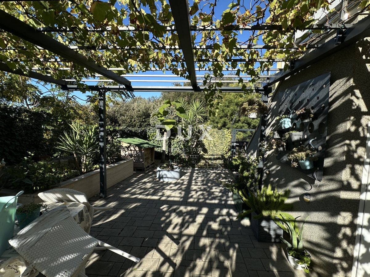 ZADAR, DIKLO - Grazioso appartamento con giardino e vista mare!