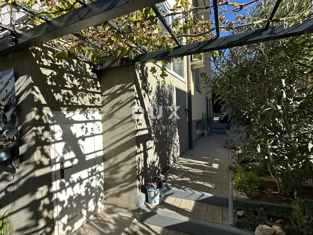 ZADAR, DIKLO - Grazioso appartamento con giardino e vista mare!