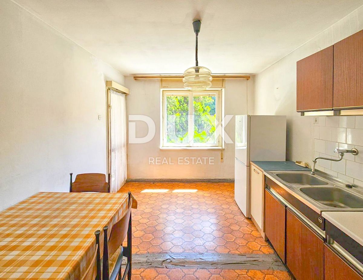 ISTRIA, POLA - Appartamento con due camere da letto, piano rialzato, posizione tranquilla e ricercata