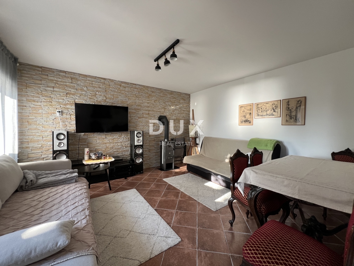 KOSTRENA – casa recentemente ristrutturata con giardino e vista panoramica sul mare