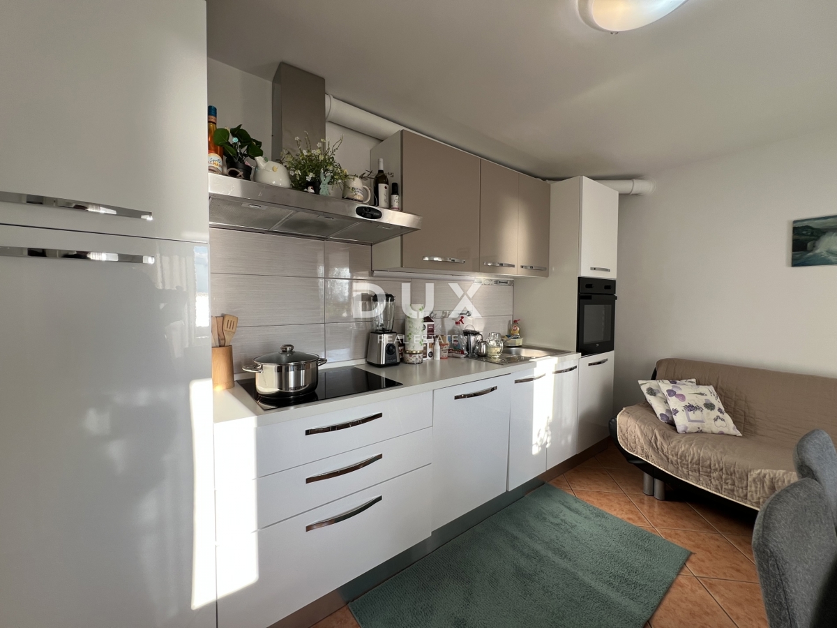 KOSTRENA – casa recentemente ristrutturata con giardino e vista panoramica sul mare