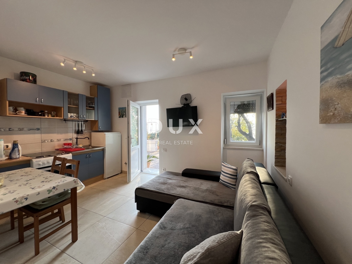 KOSTRENA – casa recentemente ristrutturata con giardino e vista panoramica sul mare