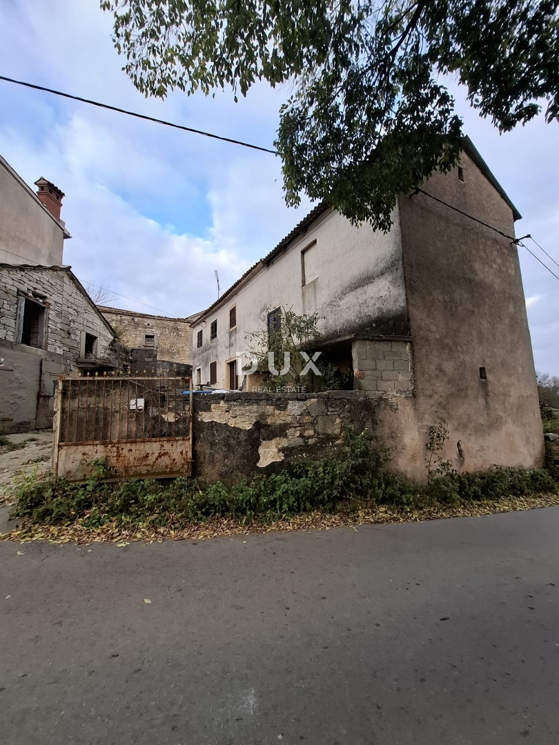 ISTRIA, PAZIN - Casa indipendente in pietra da ristrutturare parzialmente