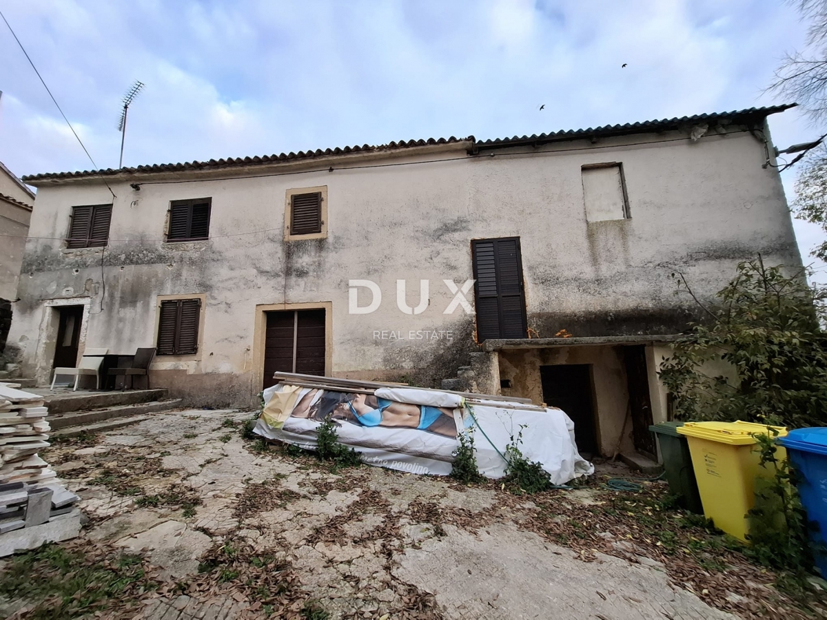 ISTRIA, PAZIN - Casa indipendente in pietra da ristrutturare parzialmente
