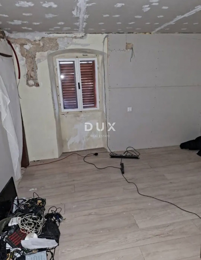 ISTRIA, PAZIN - Casa indipendente in pietra da ristrutturare parzialmente