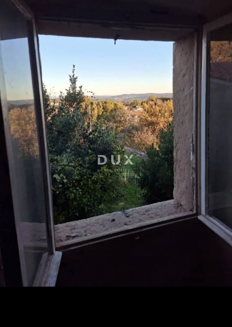 ISTRIA, PAZIN - Casa indipendente in pietra da ristrutturare parzialmente