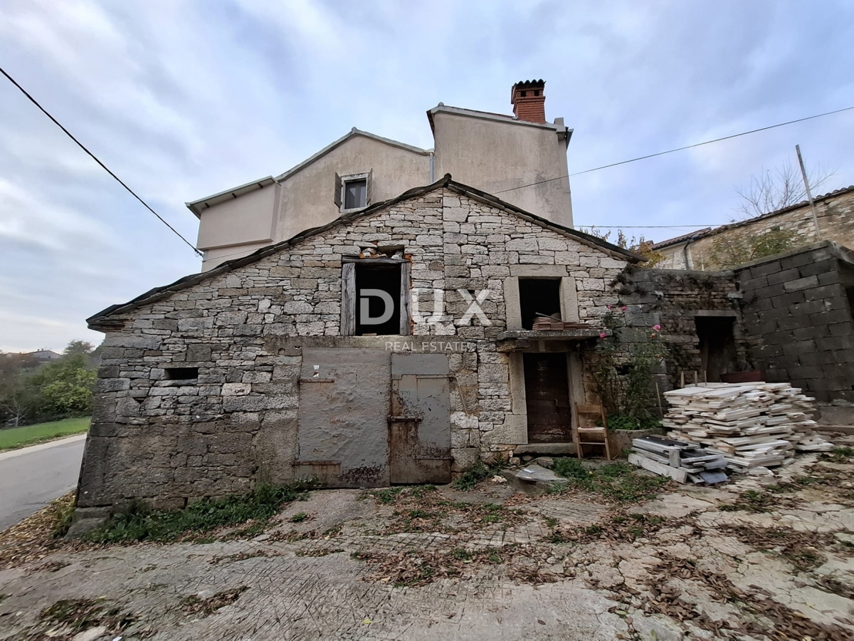 ISTRIA, PAZIN - Casa indipendente in pietra da ristrutturare parzialmente