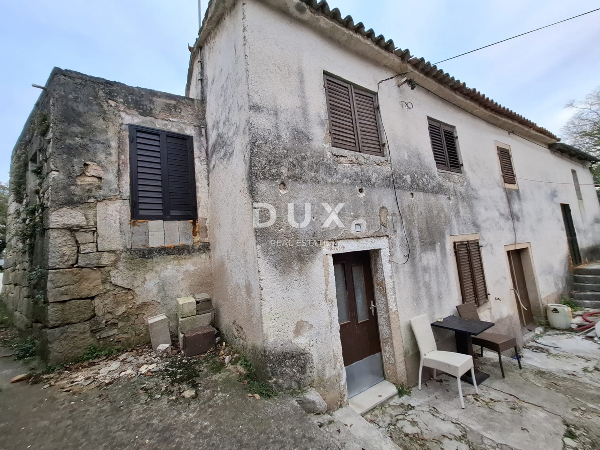 ISTRIA, PAZIN - Casa indipendente in pietra da ristrutturare parzialmente