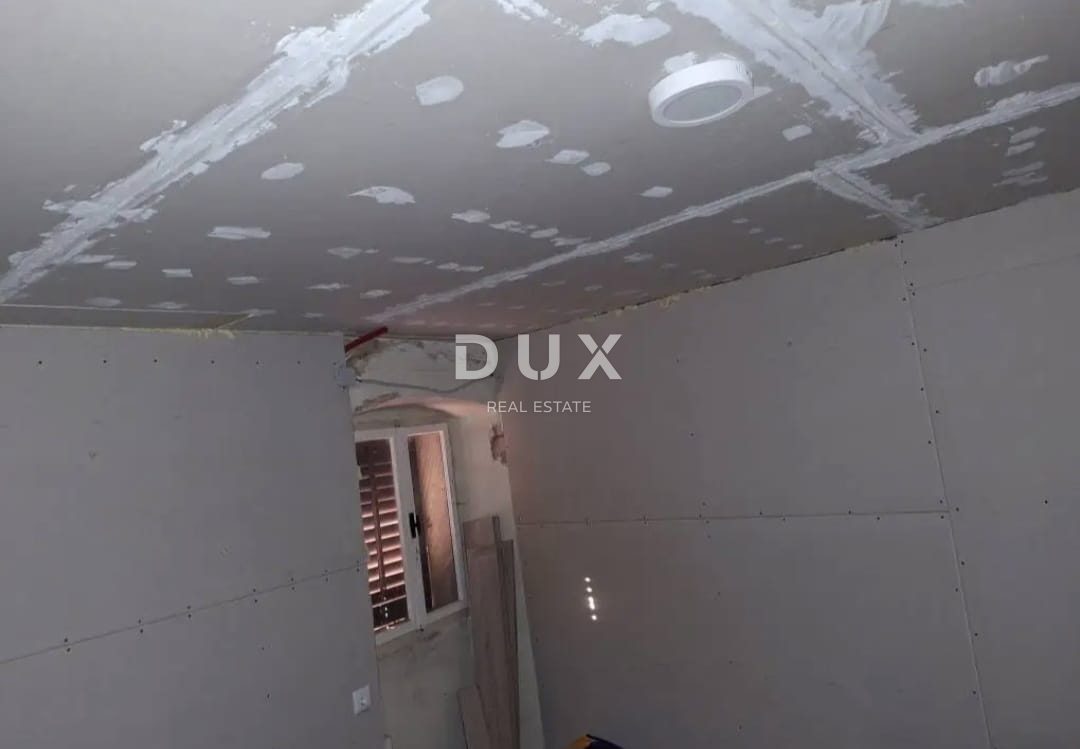 ISTRIA, PAZIN - Casa indipendente in pietra da ristrutturare parzialmente