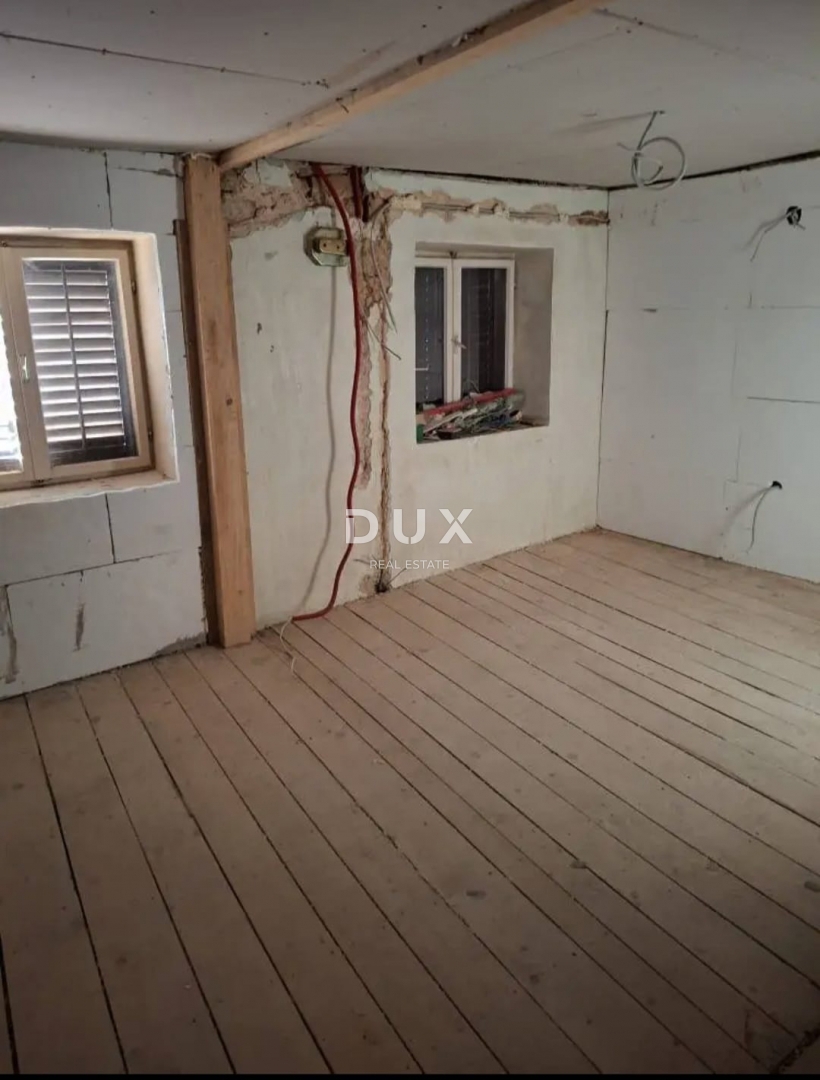 ISTRIA, PAZIN - Casa indipendente in pietra da ristrutturare parzialmente