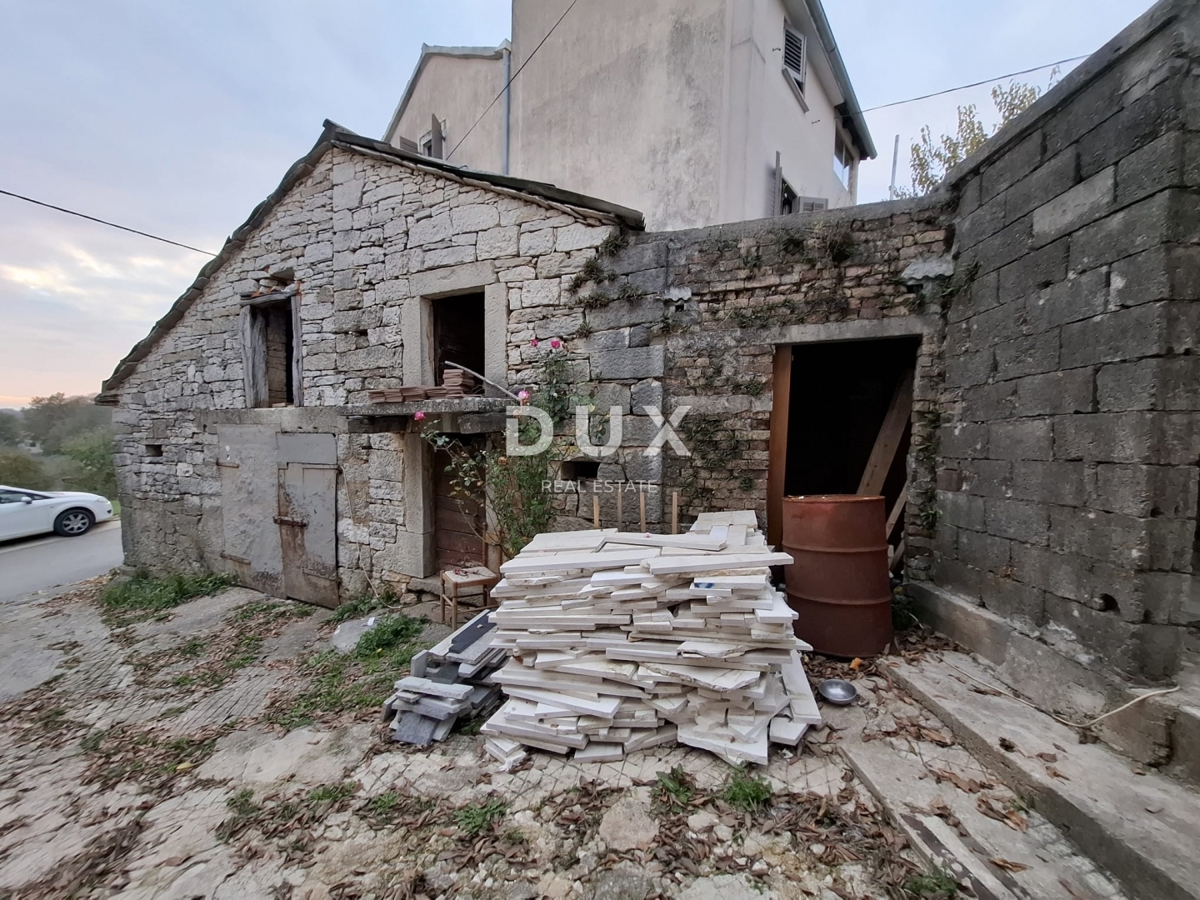 ISTRIA, PAZIN - Casa indipendente in pietra da ristrutturare parzialmente