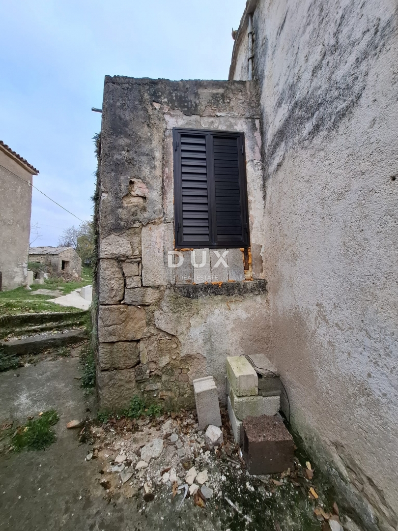 ISTRIA, PAZIN - Casa indipendente in pietra da ristrutturare parzialmente