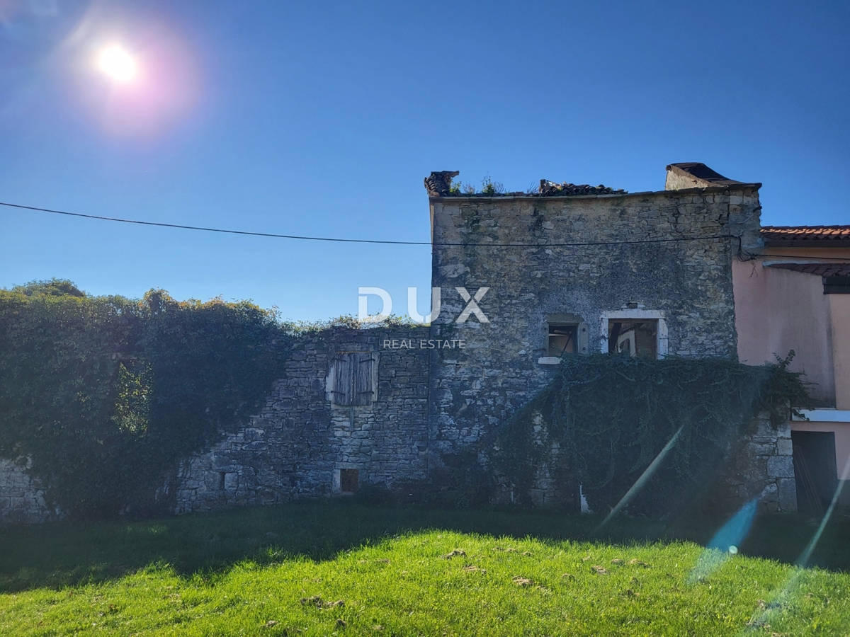 ISTRIA, GROŽNJAN - Antico edificio in pietra in ottima posizione
