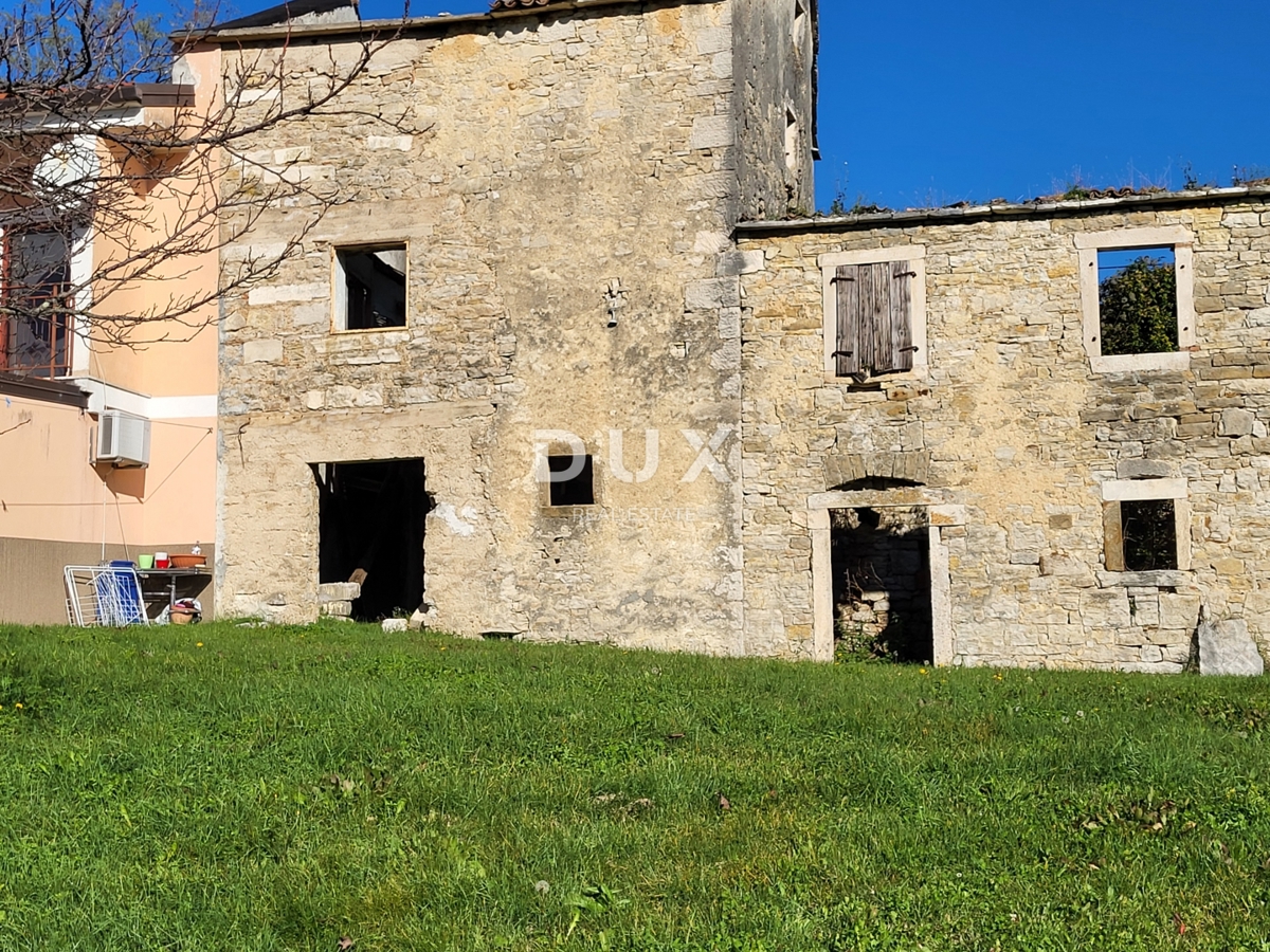 ISTRIA, GROŽNJAN - Antico edificio in pietra in ottima posizione