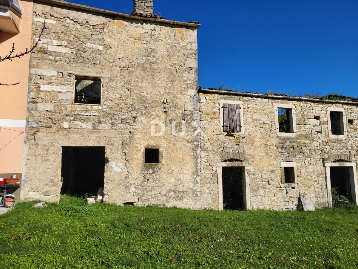 ISTRIA, GROŽNJAN - Antico edificio in pietra in ottima posizione