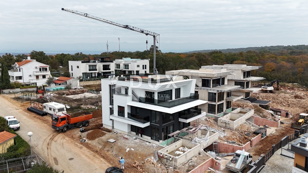 ISOLA DI KRK, NJIVICE - Nuovo edificio esclusivo, appartamento su due piani con piscina!