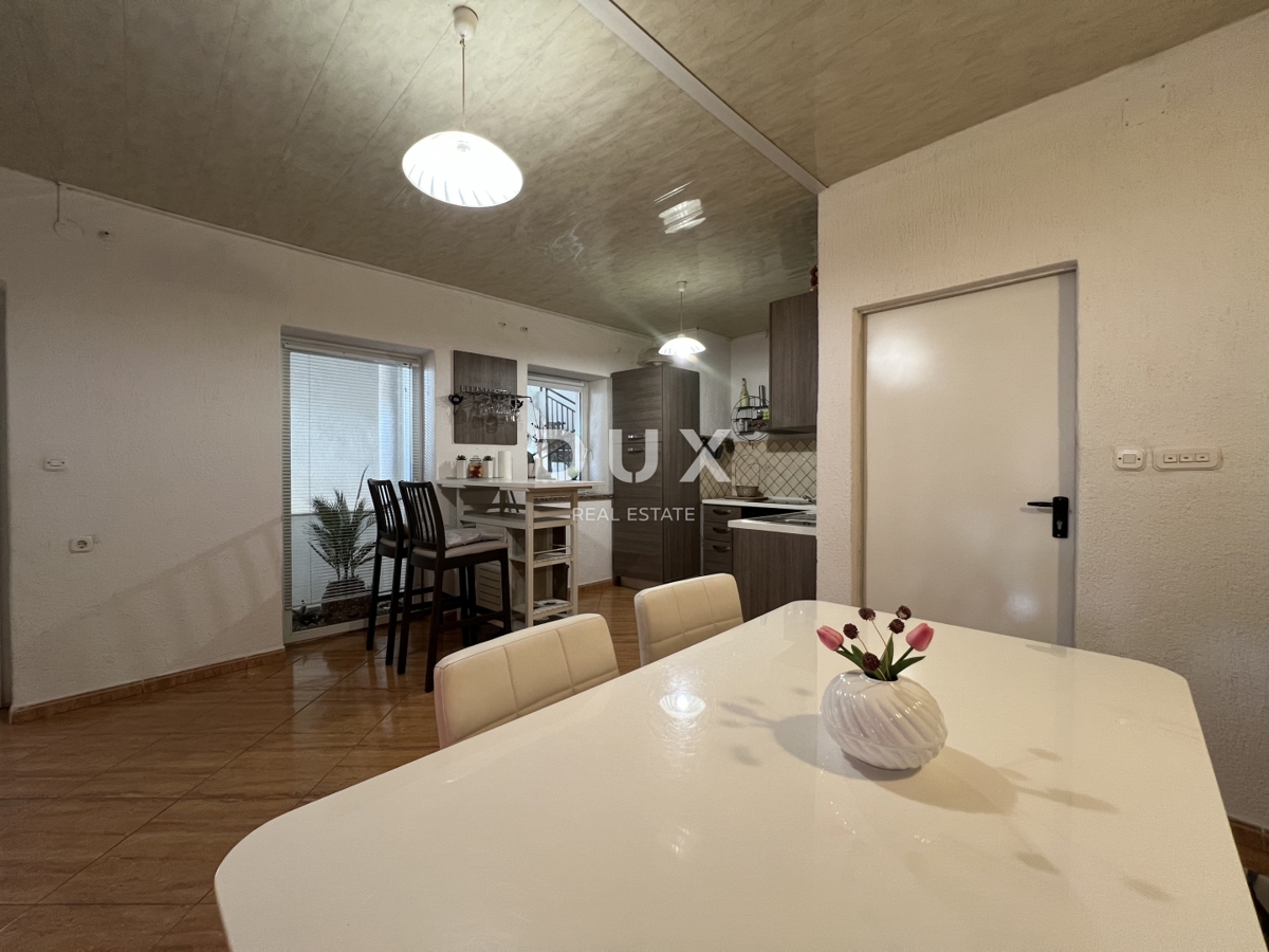 KASTAV – OCCASIONE DI INVESTIMENTO – quattro appartamenti e locale commerciale