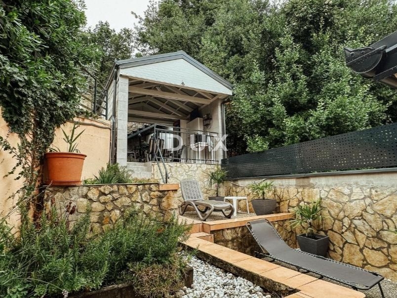 ABBAZIA - appartamento in un edificio residenziale con giardino esterno e terrazza coperta a soli 200 metri dalla spiaggia, VISTA!