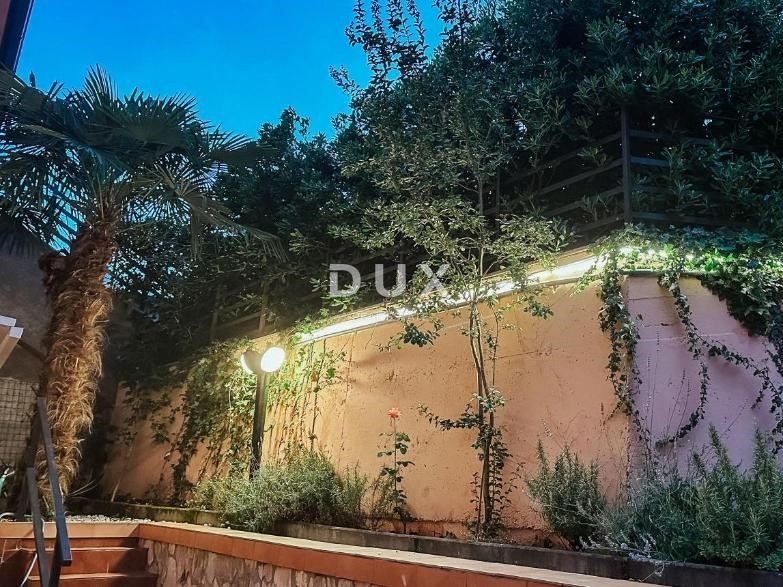 ABBAZIA - appartamento in un edificio residenziale con giardino esterno e terrazza coperta a soli 200 metri dalla spiaggia, VISTA!