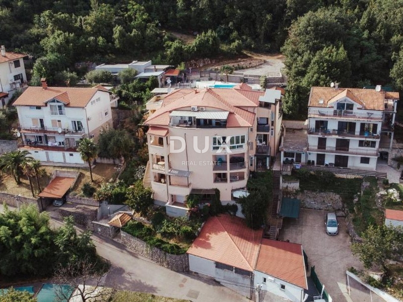 ABBAZIA - appartamento in un edificio residenziale con giardino esterno e terrazza coperta a soli 200 metri dalla spiaggia, VISTA!