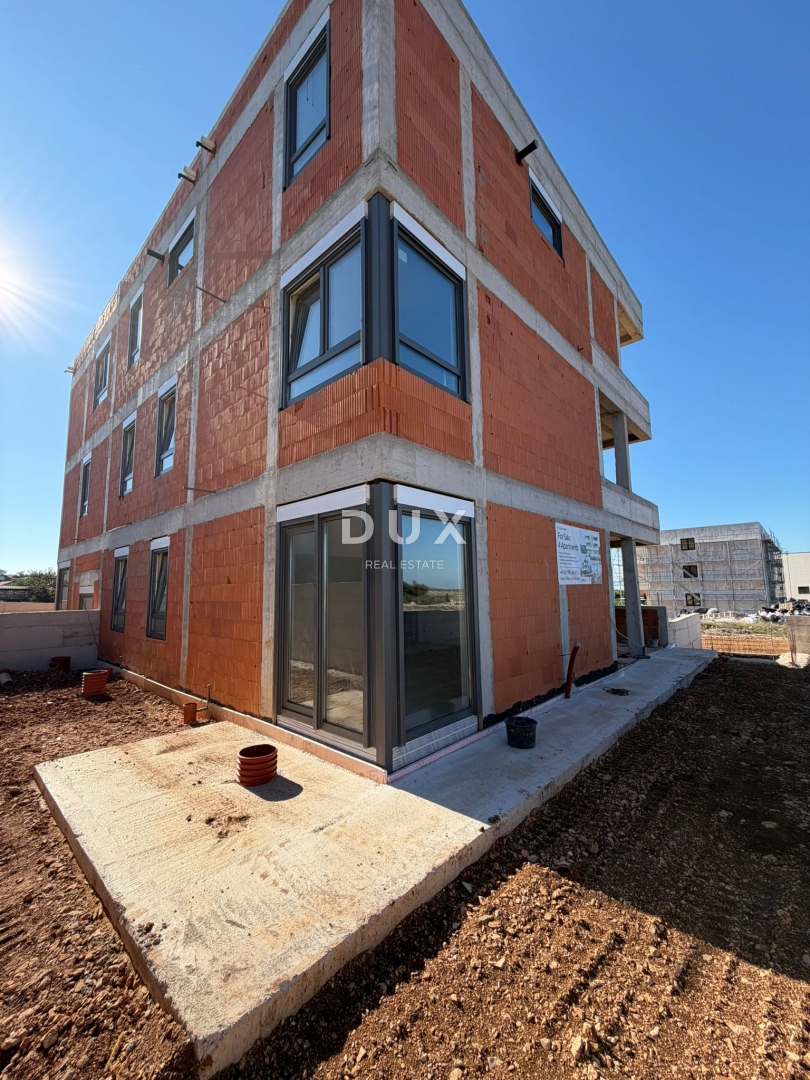 ISOLA DI PAG, POVLJANA - Appartamento con due camere da letto e giardino in un nuovo edificio