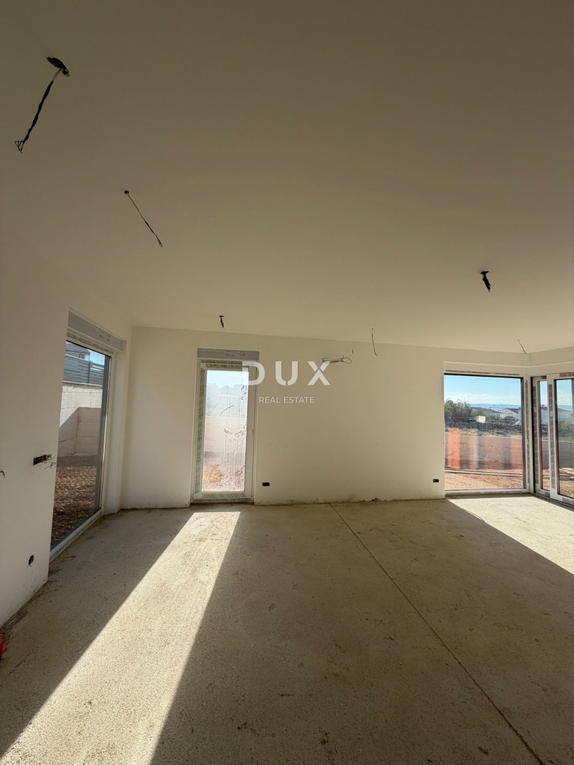 ISOLA DI PAG, POVLJANA - Appartamento con due camere da letto e giardino in un nuovo edificio