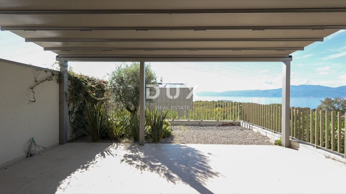 RIJEKA, KOSTRENA - esclusivo appartamento con jacuzzi - nuova costruzione con vista panoramica sul mare! OPPORTUNITÀ!
