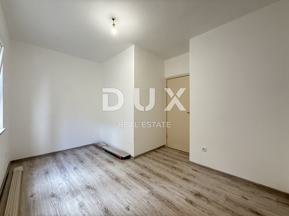 CRIKVENICA - OCCASIONE! Appartamento con 2 camere da letto con giardino privato e vista mare