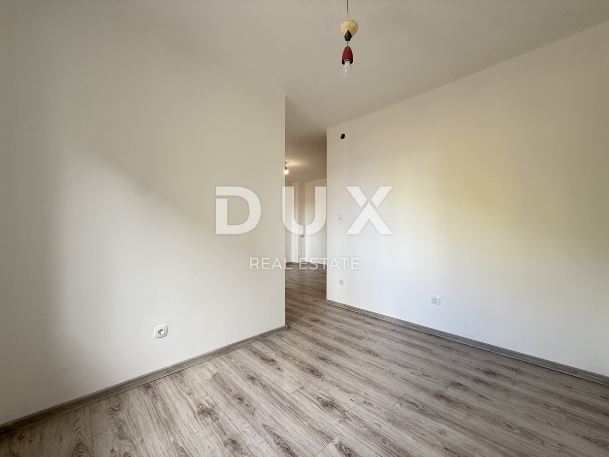 CRIKVENICA - OCCASIONE! Appartamento con 2 camere da letto con giardino privato e vista mare