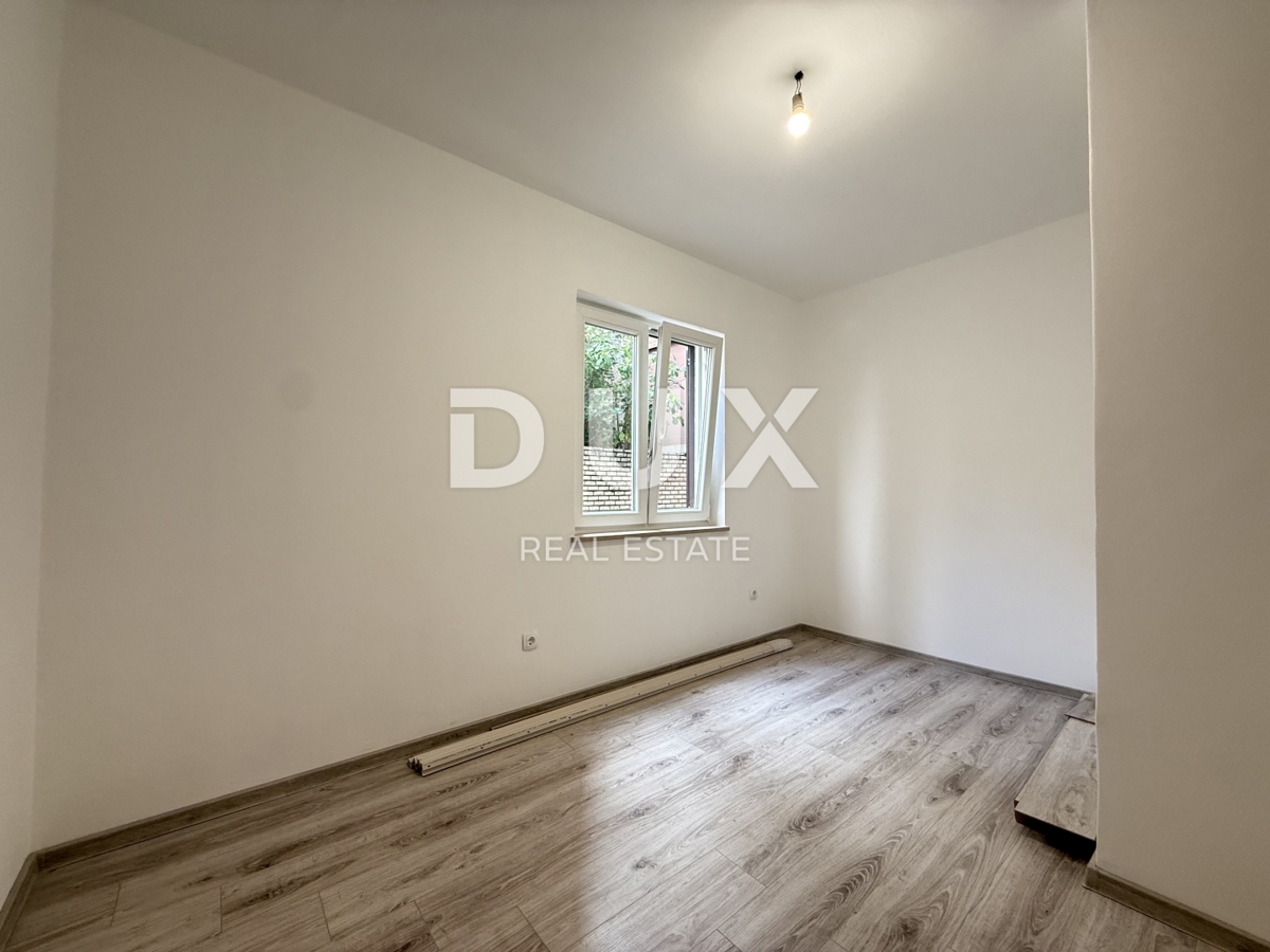 CRIKVENICA - OCCASIONE! Appartamento con 2 camere da letto con giardino privato e vista mare