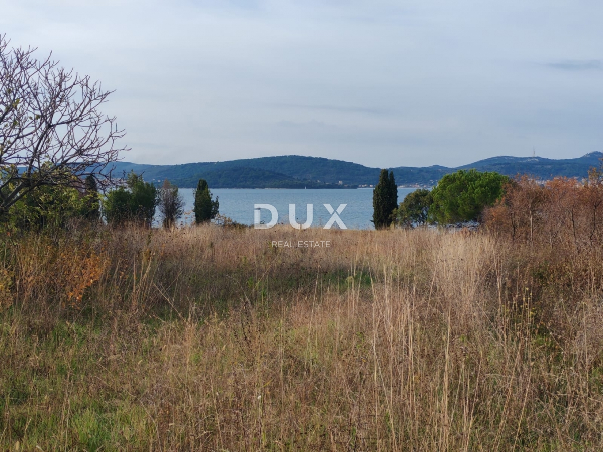 ZADAR, ARBANASI - Terreno edificabile in posizione esclusiva a 100 m dal mare