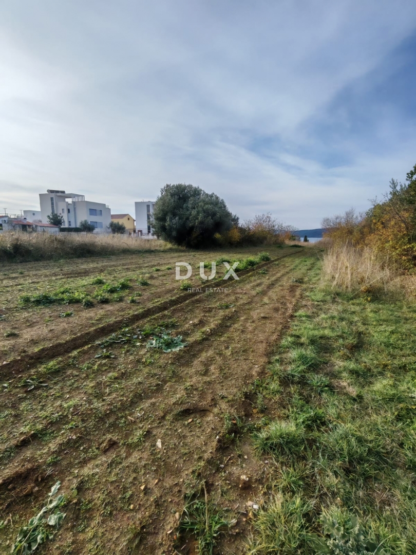 ZADAR, ARBANASI - Terreno edificabile in posizione esclusiva a 100 m dal mare