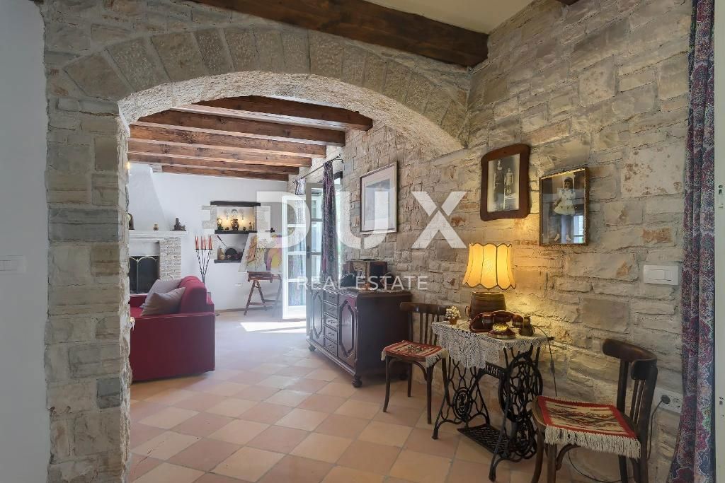 TINJAN - bellissima villa in pietra con piscina