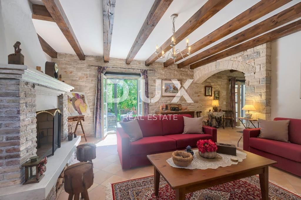 TINJAN - bellissima villa in pietra con piscina