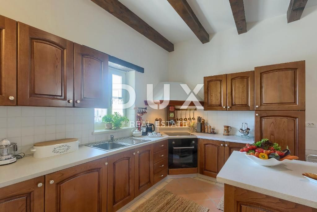 TINJAN - bellissima villa in pietra con piscina