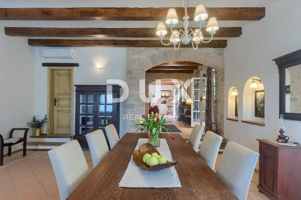 TINJAN - bellissima villa in pietra con piscina