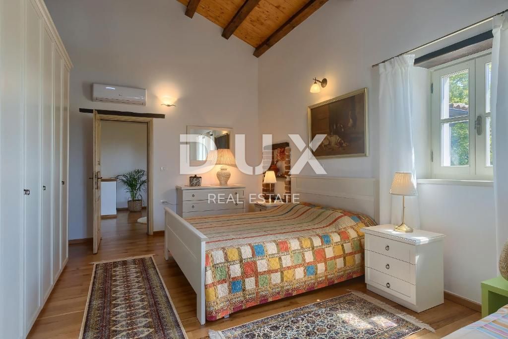 TINJAN - bellissima villa in pietra con piscina