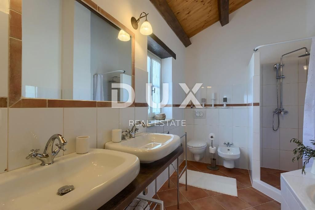 TINJAN - bellissima villa in pietra con piscina