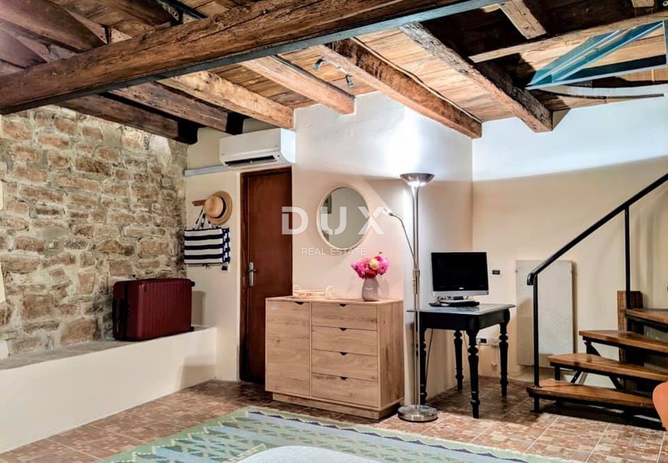 ISTRIA, ROVIGNO - Casa con cortile e due unità abitative nel centro storico