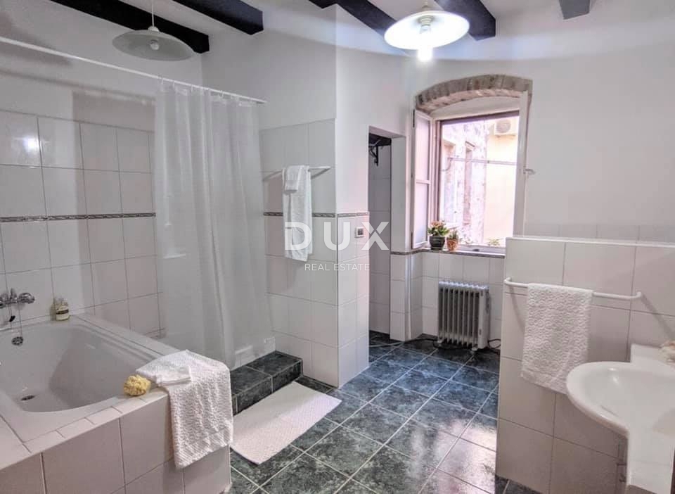 ISTRIA, ROVIGNO - Casa con cortile e due unità abitative nel centro storico